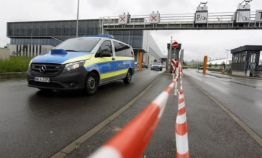 Almanya'da Mercedes fabrikasında silahlı saldırı: 2 ölü