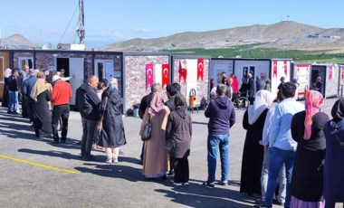 Deprem bölgesinde oy kullanma işlemi devam ediyor