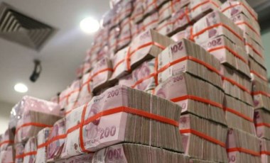 Bütçe, yılın ilk 4 ayında yaklaşık 400 milyar lira açık verdi