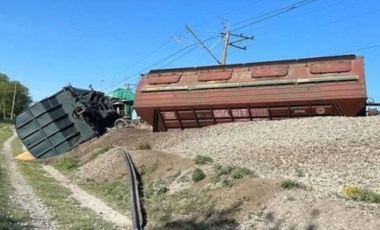 Kırım'da tahıl yüklü trenin vagonları raydan çıktı