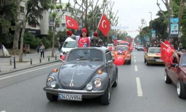 Kadıköy'de 104 klasik otomobille 104. yıl konvoyu