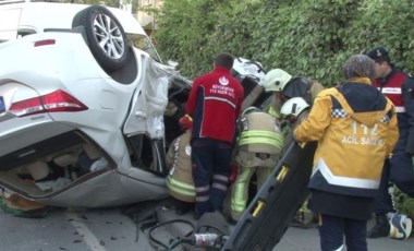 Sancaktepe’de servis minibüsü ile otomobil çarpıştı: 2 ölü