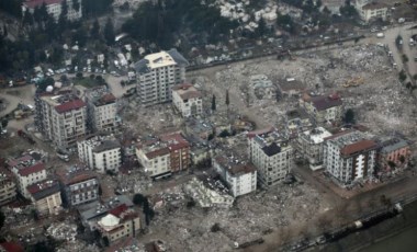 Depremzedelerin eşyalarına el koydular!