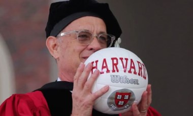 Tom Hanks fahri Harvard doktorası aldı