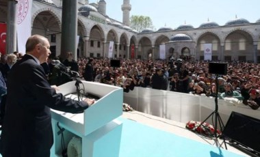 Kışlaya da siyaset girdi: Erdoğan’ın posterleri tel örgülere asıldı