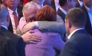 Celal Şengör, Meral Akşener'e sarılıp ağladı