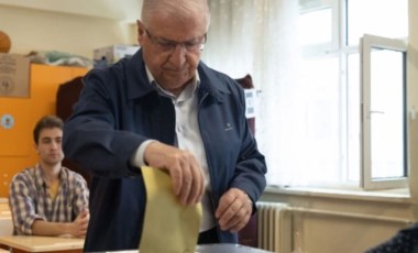 Genelkurmay Başkanı Orgeneral Yaşar Güler oyunu kullandı