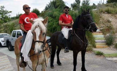 İzmir'de atları ile oy vermeye geldiler