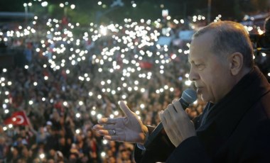 Son dakika... Şarkılı türkülü zafer sarhoşu! Erdoğan kendine oy vermeyeni yine unuttu, tehdit etti!