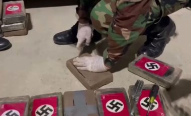 Peru polisi Nazi bayrağı resimleri taşıyan 58 kg uyuşturucu ele geçirdi