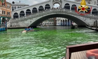 Venedik'teki ünlü Büyük Kanal'ın suyu yeşil renge büründü