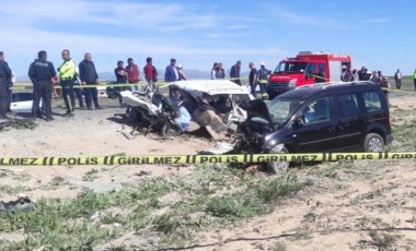 Konya'da feci kaza... Otomobille hafif ticari araç çarpıştı: 5 ölü, 2 yaralı