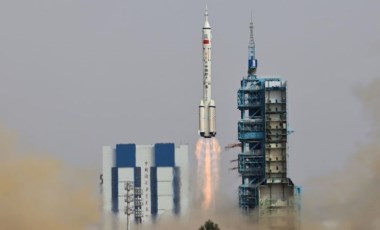 Shenzhou-16 mürettebatlı uzay aracı 5 aylık görev için fırlatıldı