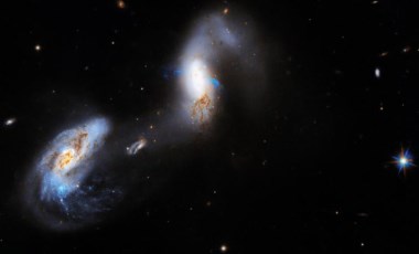 Hubble Uzay Teleskobu olağanüstü parlak galaksileri fotoğrafladı