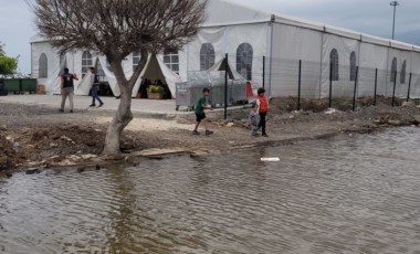 Hatay'da deniz yükseldi, sokaklar su altında kaldı