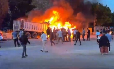 Son dakika... Hatay'da kontrolden çıkan kamyon kalabalığın arasına daldı: Ölü ve yaralılar var