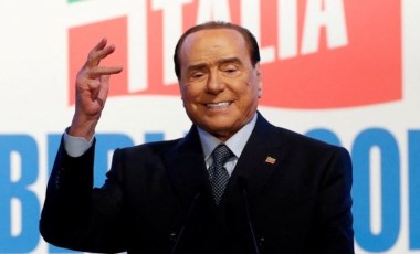 Bir aydır hastanede yatan Berlusconi’den ilk mesaj