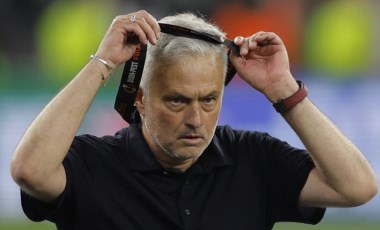 Jose Mourinho İngiliz hakeme ateş püskürdü: 'Sen bir rezilsin'