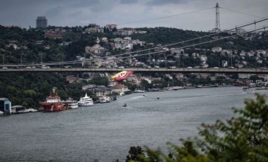 Şampiyon Galatasaray’ın bayrakları İstanbul Boğazı’nda dalgalanıyor