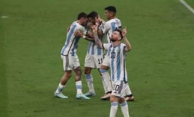 Lionel Messi attı, Arjantin kazandı!