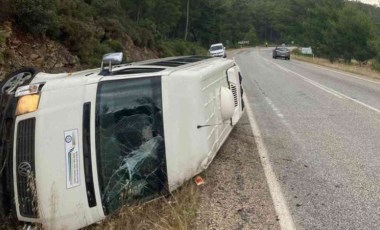 Marmaris'te personel taşıyan minibüs kaza yaptı: 8 yaralı