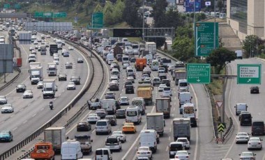 İstanbul'da tatil hareketliliği: Kentin birçok noktasında trafik yoğunluğu yaşanıyor