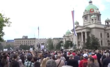 Sırbistan'da hükümet karşıtı protesto