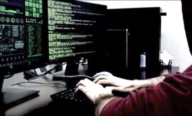 Bir hacker'ın yaşam hikayesini anlatan filmden ilk fragman geldi