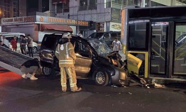 Bağcılar’da kontrolünü kaybeden sürücü İETT otobüsüne çarptı: 4’ü ağır 6 yaralı