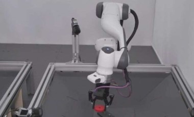 İnsan denetimsiz kendi kendini eğitebilen robot geliştirildi