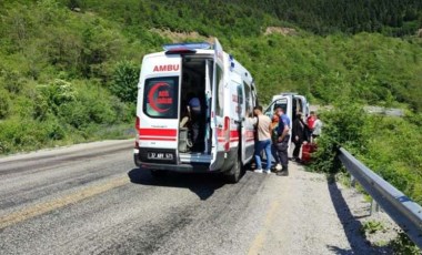 Minibüsle çarpışan otomobil alev aldı: 7 yaralı