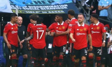 Manchester United 12 futbolcuyla yolları ayırıyor