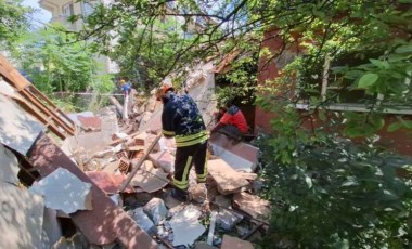 Kocaeli'nde metruk evde yıkım sırasında sundurma çöktü: 2 ölü