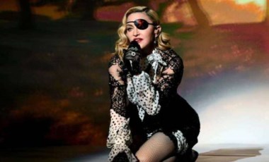 Dünyaca ünlü şarkıcı Madonna hastaneye kaldırıldı