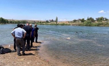 Kırıkkale'de kaçan toplarını almak için Kızılırmak'a giren 3 çocuk kayboldu