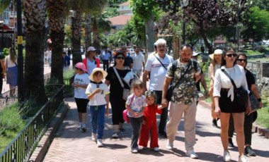 Amasra'da bayram yoğunluğu: İlçeye bir günde 10 bin araç girdi