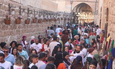 Midyat'ta bayram yoğunluğu... Günde 10 bin kişi ziyaret ediyor!