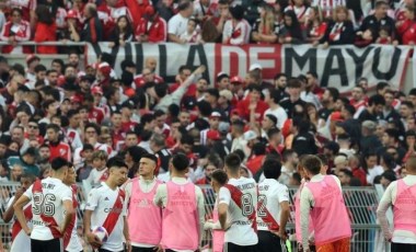 Tribünden düşen River Plate taraftarı öldü, maç tatil edildi