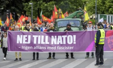 İsveç’te terör örgütü destekçileri yeni terör yasasını protesto etti