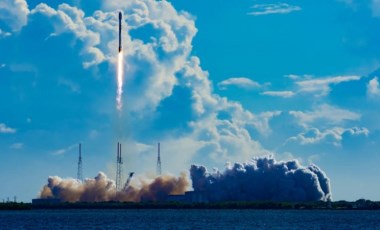 SpaceX, 22 Starlink uydusunu başarılı şekilde uzaya gönderdi