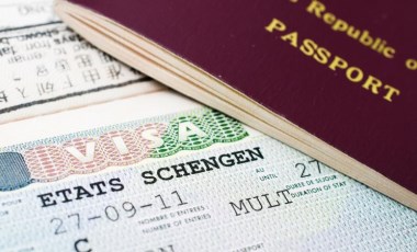 Schengen vizesi: Turizm sektörü şikayetçi, AB Delegasyonu ise 'Randevu sürelerini kısaltmak için çok çalışıyoruz' diyor