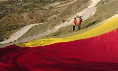 Galatasaray'ın şampiyonluk bayrağı ilçeye sığmadı: Tepenin adı değişti!