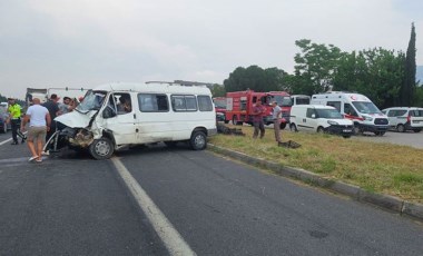 İzmir'de zincirleme trafik kazası: 5 kişi yaralandı