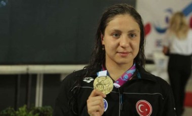 Milli yüzücü Merve Tuncel Sırbistan'da gümüş madalya kazandı