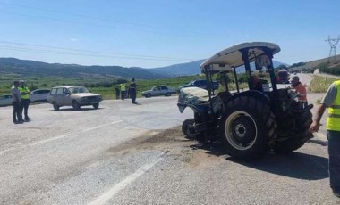 Manisa'da otomobil ile traktör çarpıştı: 4'ü çocuk 7 yaralı