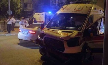 Faciadan dönüldü... Burdur’da ambulans ile otomobil çarpıştı: 4 yaralı