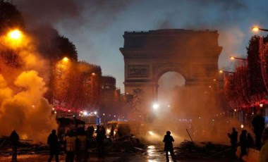 Fransız polisi Paris'teki Şanzelize Caddesi'ni tahliye etti