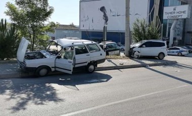 Samsun'da hafif ticari araçla otomobil çarpıştı: 2 kişi hayatını kaybetti!