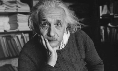 Ünlü fizikçi Albert Einstein'ın eski mektubu satışa çıkarıldı