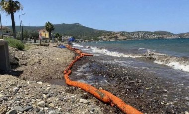 Foça’da gemiden bırakılan atıklar sahile vurdu!